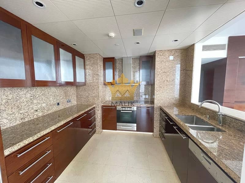12 kitchen_natural_light_enhanced. jpg