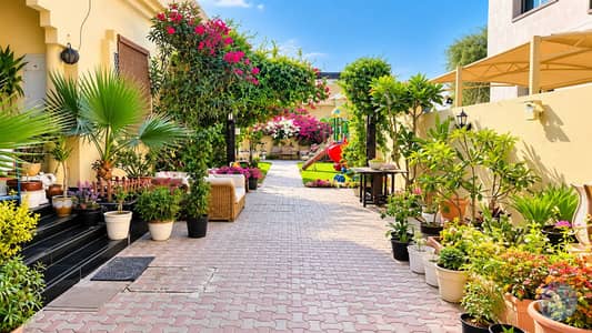 2 Schlafzimmer Villa zum Miete in Mirdif, Dubai - Sunlit Courtyard Garden Pathway. png 2 Schlafzimmer Villa zum Miete in Mirdif, Dubai - Sunlit Courtyard Garden Pathway. png