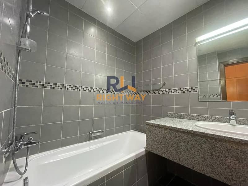 4 dcaf55dd-d1ac-4e43-b8f2-fb13f2d5f55a. jpg
