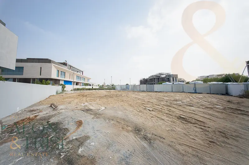 Golf Course Plot | G + 2 | Free Hold | Single Row