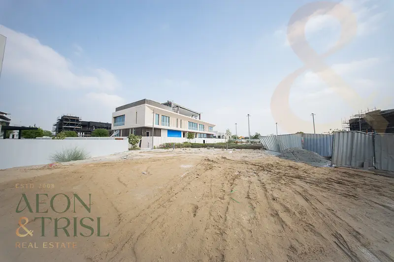 Golf Course Plot | G + 2 | Free Hold | Single Row