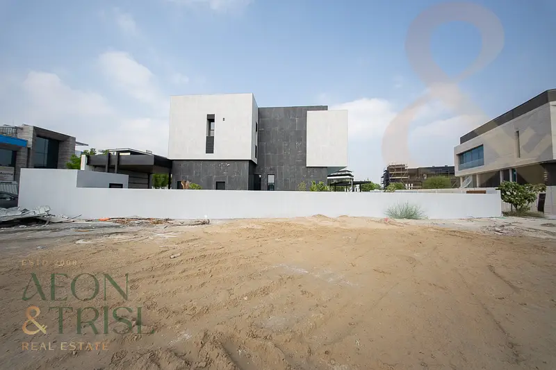 Golf Course Plot | G + 2 | Free Hold | Single Row