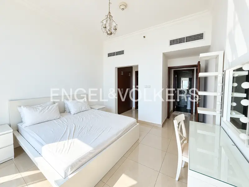 Vacant | Mid Floor | Furnished