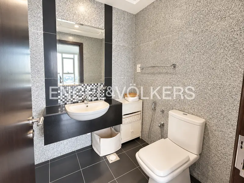 Vacant | Mid Floor | Furnished