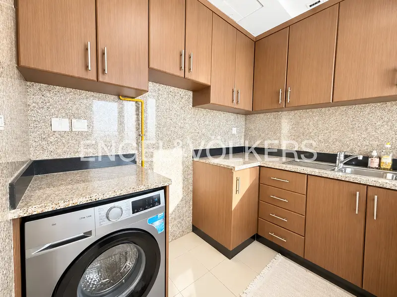 Vacant | Mid Floor | Furnished