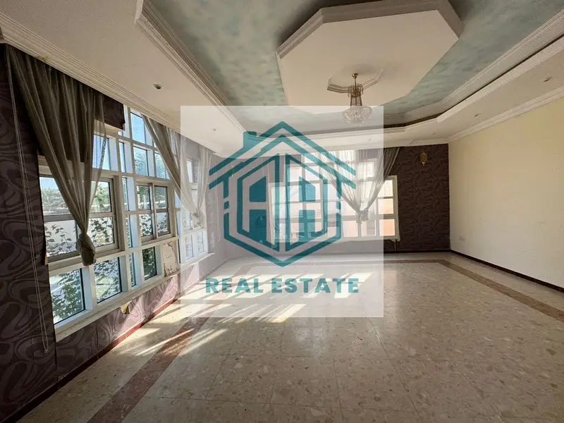 BEUTIFUL VILLA FOR SALE IN AL mizhar first / DISTRESS PRICE WITH BIG SIZE