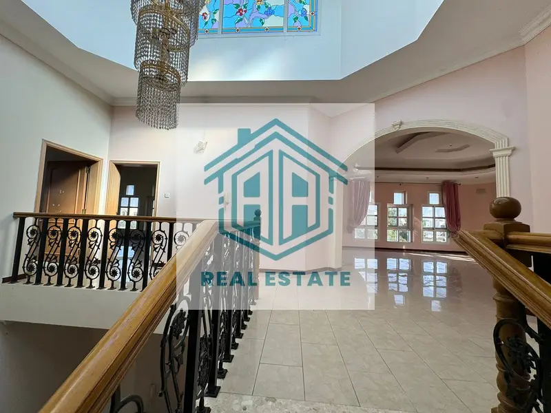 BEUTIFUL VILLA FOR SALE IN AL mizhar first / DISTRESS PRICE WITH BIG SIZE