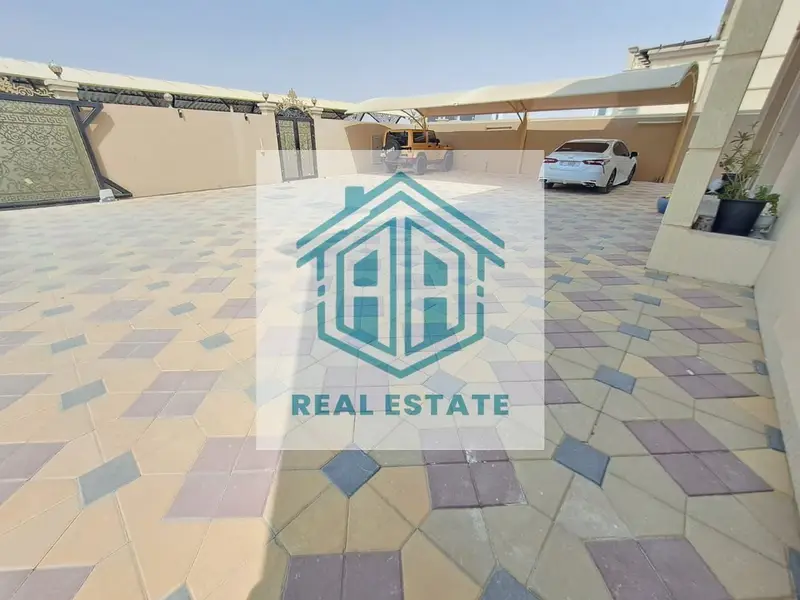 BEUTIFUL VILLA FOR SALE IN AL mizhar first / DISTRESS PRICE WITH BIG SIZE