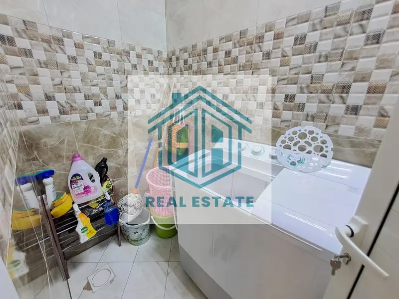 BEUTIFUL VILLA FOR SALE IN AL mizhar first / DISTRESS PRICE WITH BIG SIZE