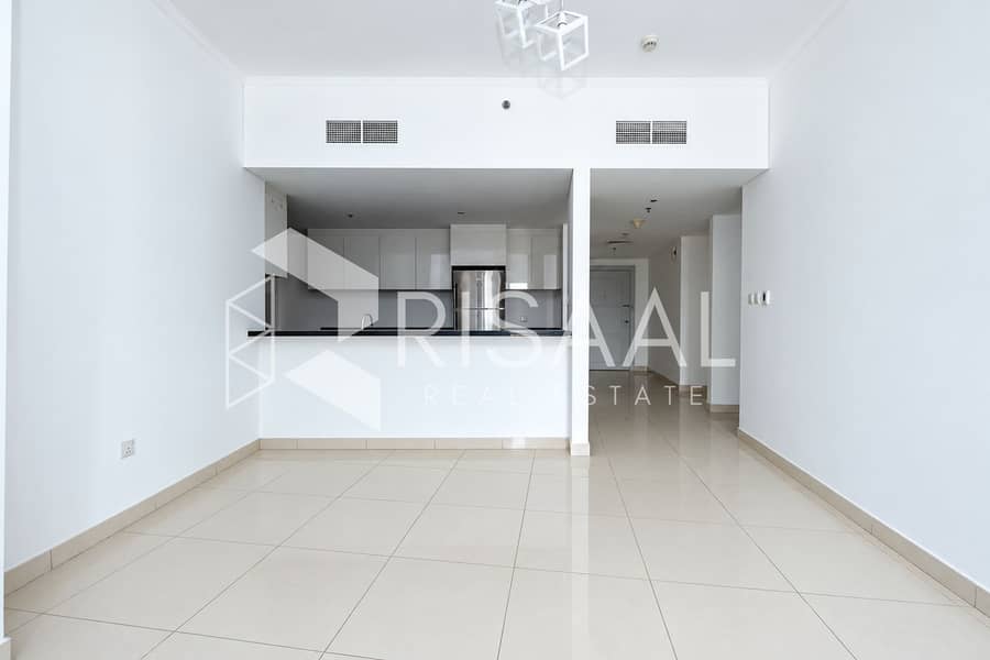 4 04-living-room-reverse. jpg