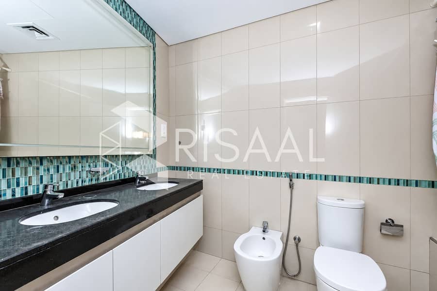 10 09-main-bathroom. jpg