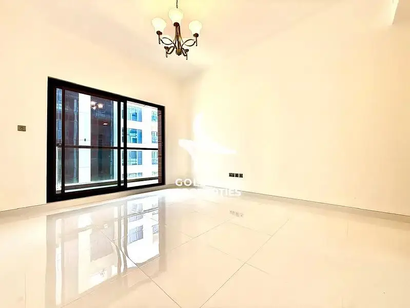 15 days Free - Premium & Spacious - 1+Store - Close to Metro - Executive Family Building