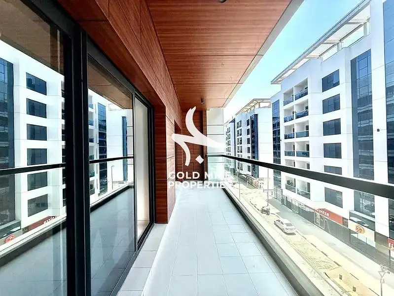 15 days Free - Premium & Spacious - 1+Store - Close to Metro - Executive Family Building