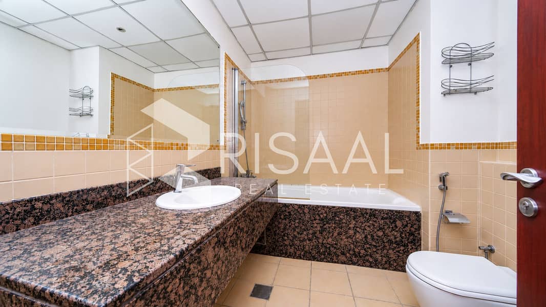 8 08-main-bathroom. jpg