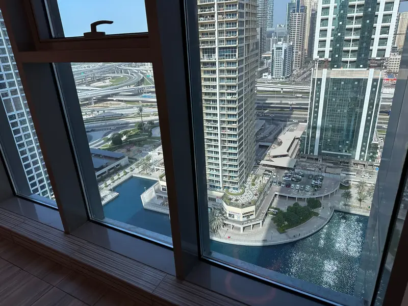 Available I Lake View I Unfurnished