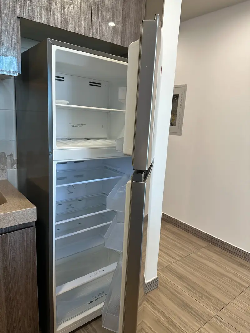 Available I Lake View I Unfurnished