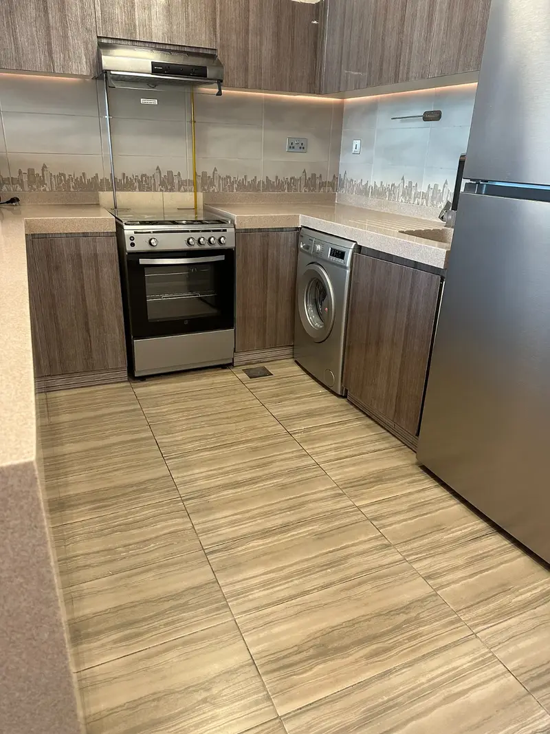 Available I Lake View I Unfurnished