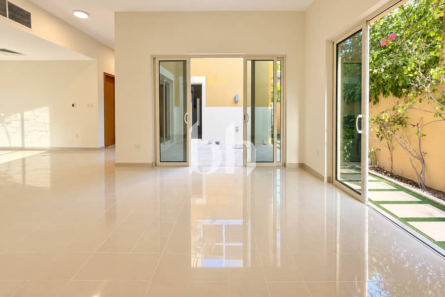 2 Brightcleanpropertywithpatioandgreenery 4