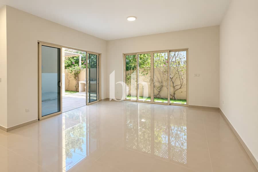 4 Brightcleanpropertywithpatioandgreenery 4