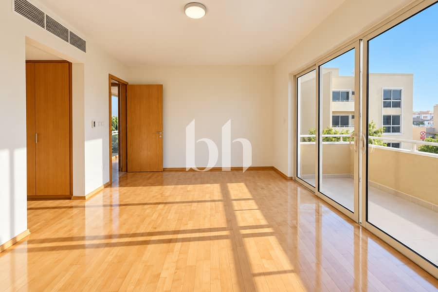 9 Brightcleanpropertywithpatioandgreenery 4