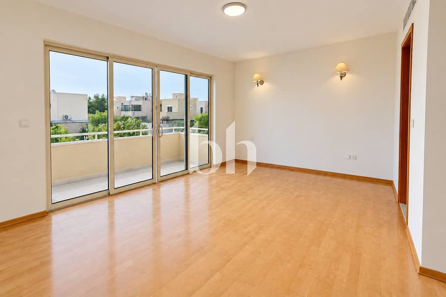 10 Brightcleanpropertywithpatioandgreenery 4