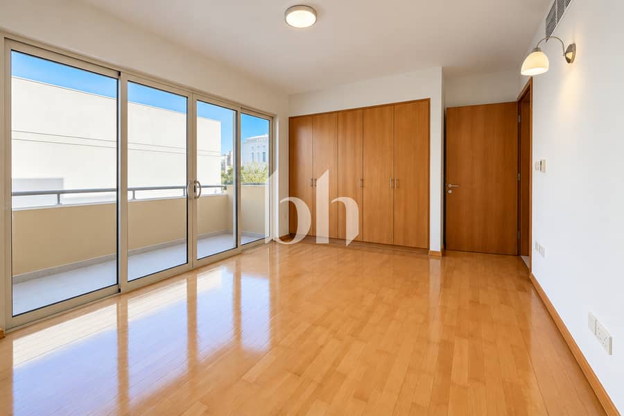 11 Brightcleanpropertywithpatioandgreenery 4