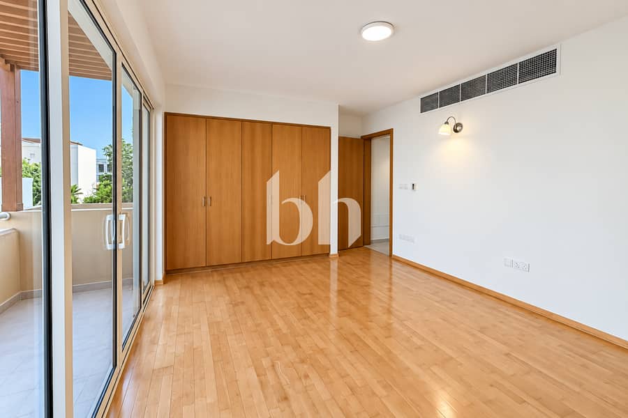 13 Brightcleanpropertywithpatioandgreenery 4