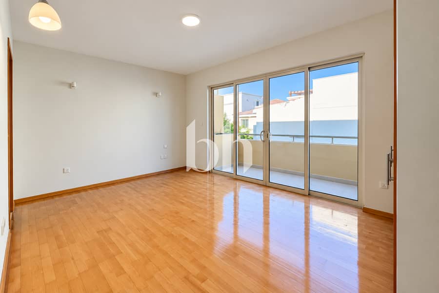 14 Brightcleanpropertywithpatioandgreenery 4