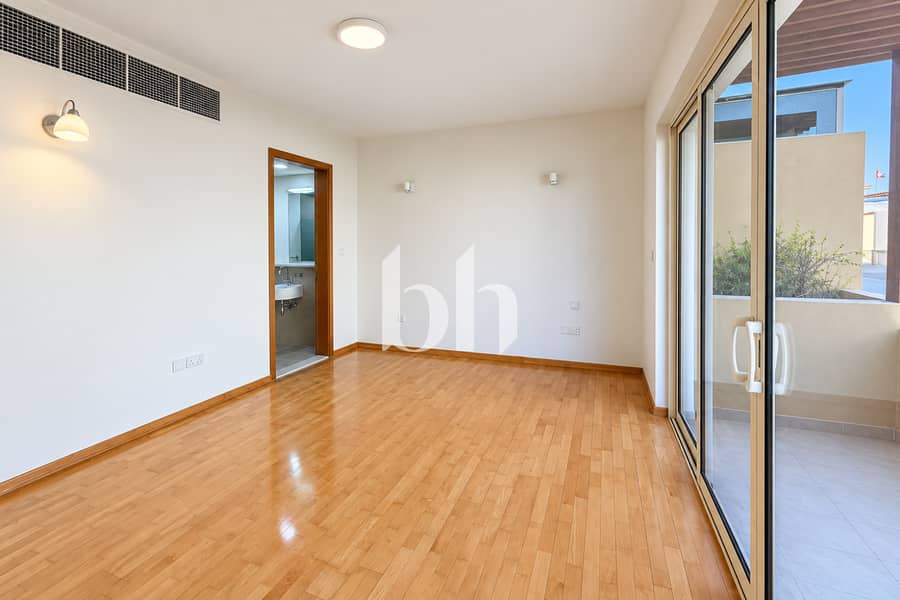 15 Brightcleanpropertywithpatioandgreenery 4