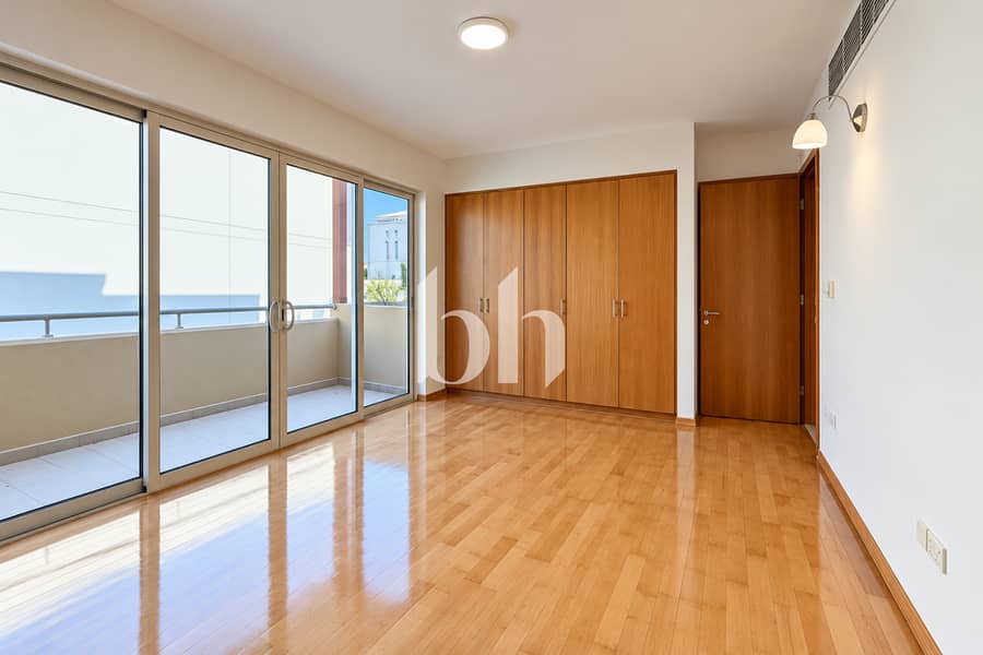 17 Brightcleanpropertywithpatioandgreenery 4