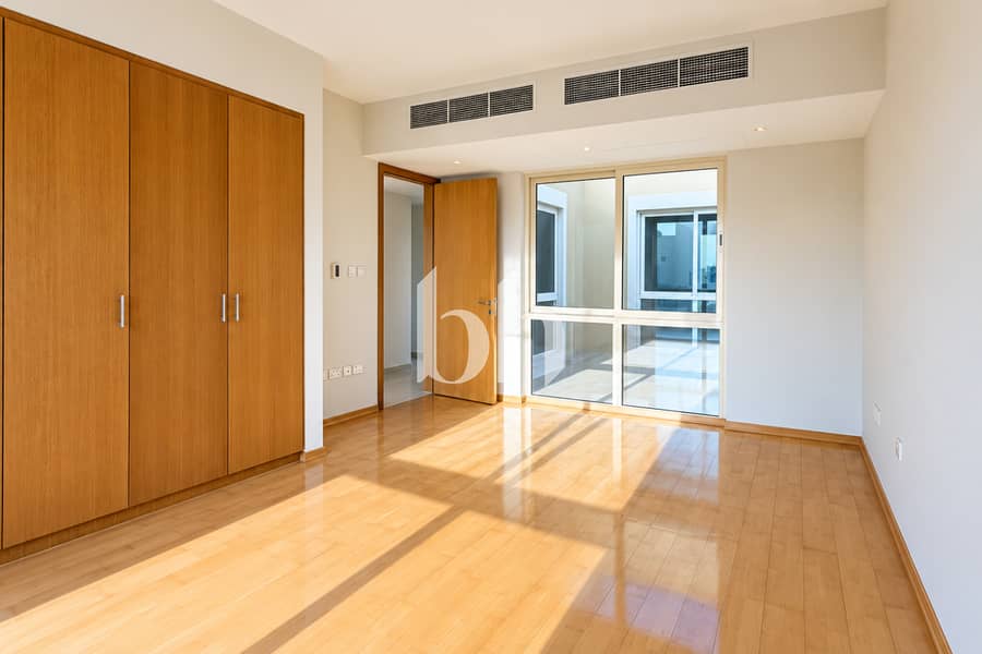 18 Brightcleanpropertywithpatioandgreenery 4