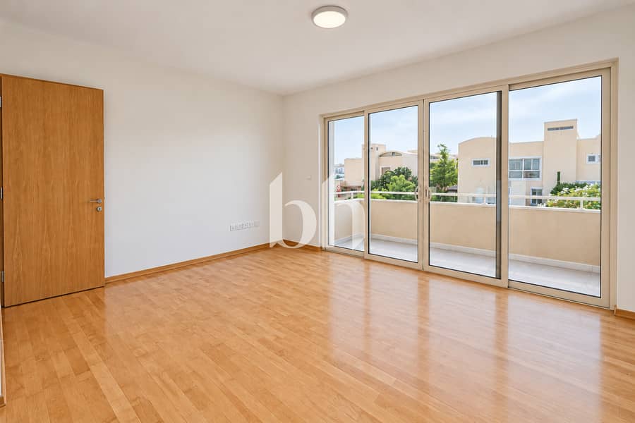 24 Brightcleanpropertywithpatioandgreenery 4