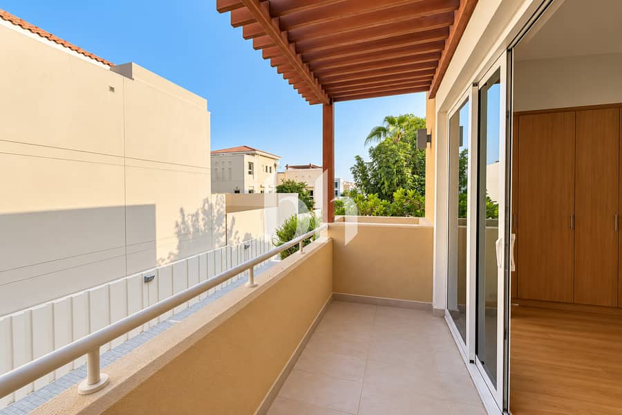 30 Brightcleanpropertywithpatioandgreenery 4
