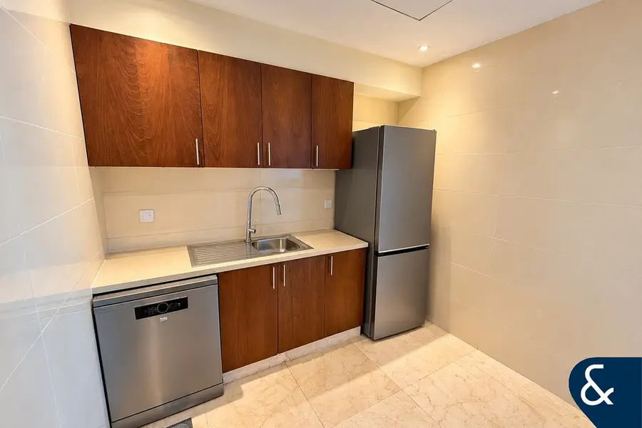 908 Sqft | High Floor | Vacant on Transfer