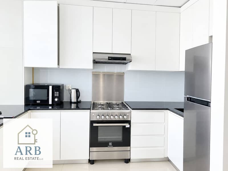7 Bright Modern U-Shaped Kitchen. png