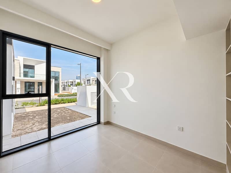 12 Empty room with large framed window. png