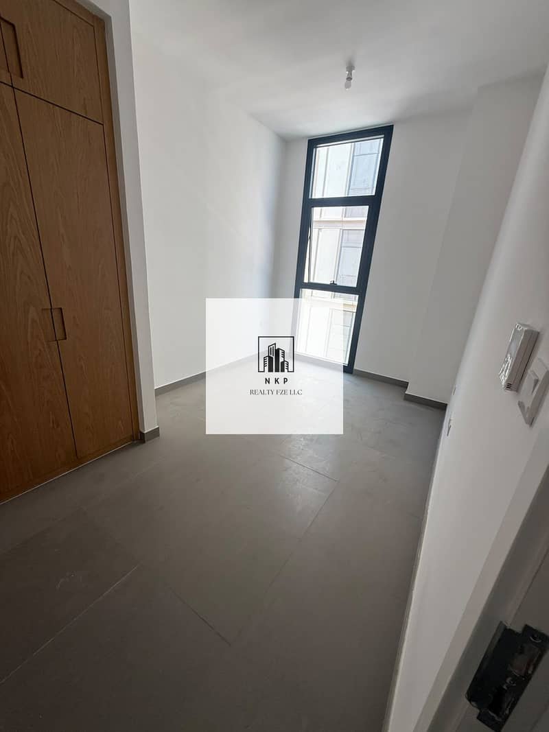 3 14853. jpg