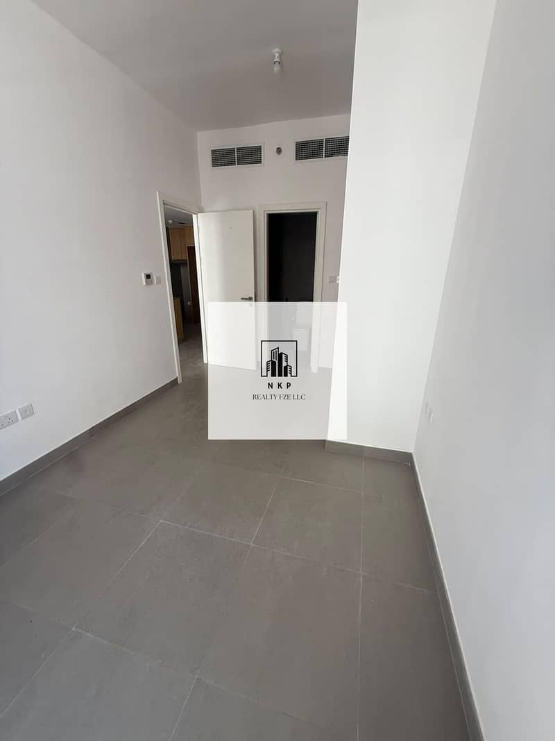 4 14850. jpg