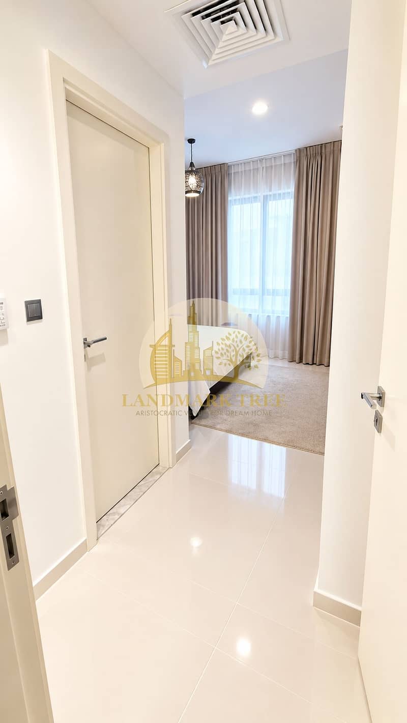 12 Bright Minimalist Hallway to Bedroom. png