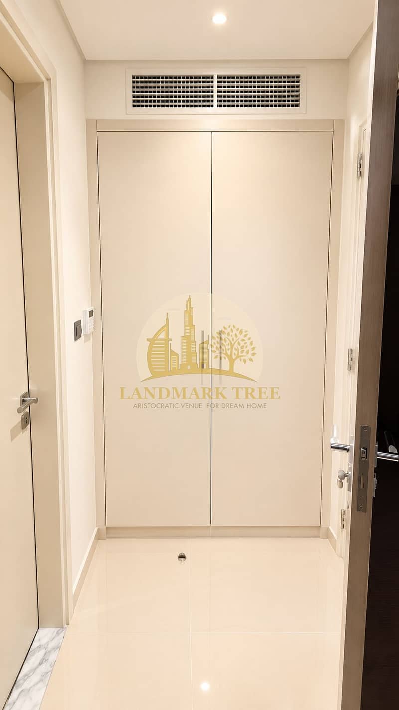 15 Minimalist Entryway with Wardrobe. png