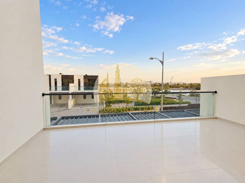 18 Modern Terrace Overlooking a Suburban Neighborhood. png