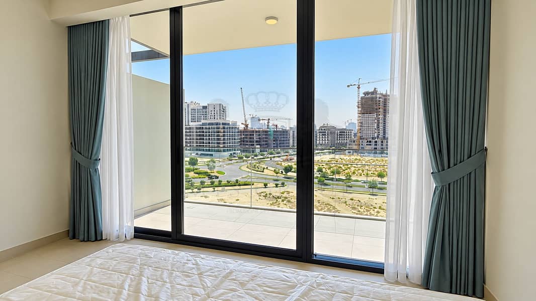 5 Modern Bedroom Overlooking City Construction. png