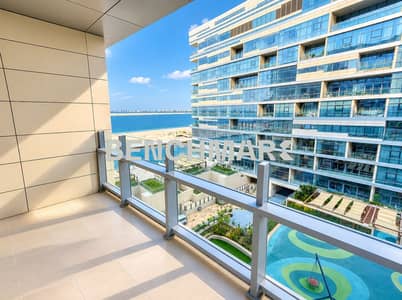 فلیٹ 2 غرفة نوم للبيع في شاطئ الراحة، أبوظبي - Modern Balcony Overlooking Waterfront Luxury. png