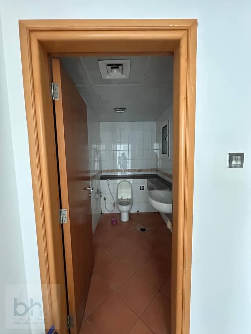 10 Washroom. jpeg