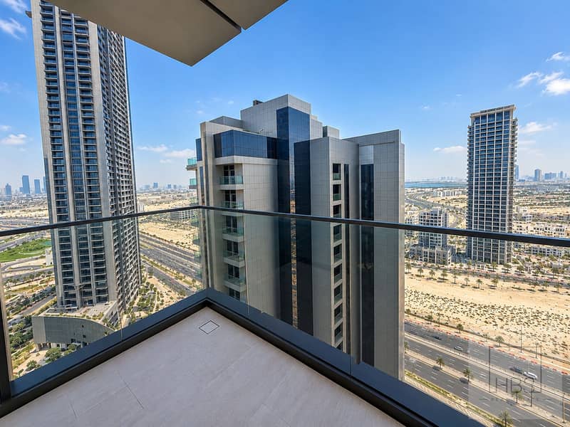 3 Cranes-Free Urban Balcony Skyline. png