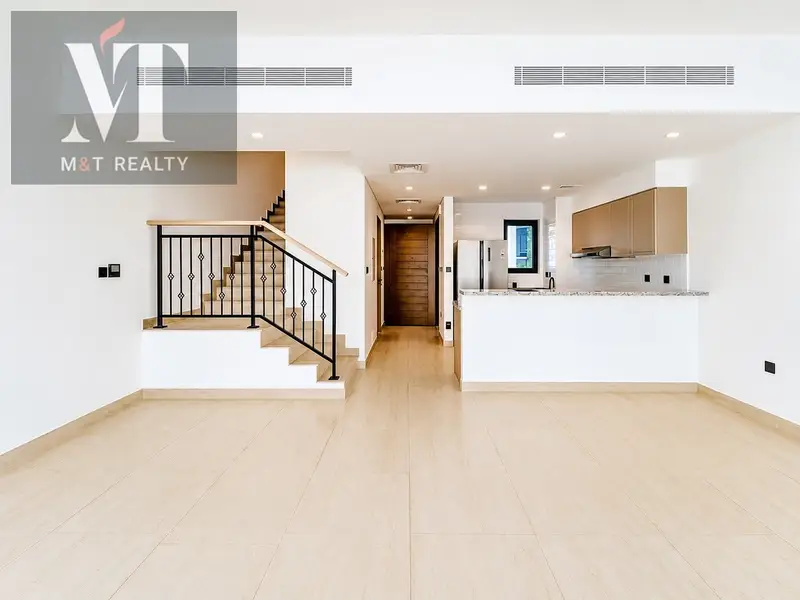 SINGLE ROW | SPACIOUS 3BR | PRIME LOCATION