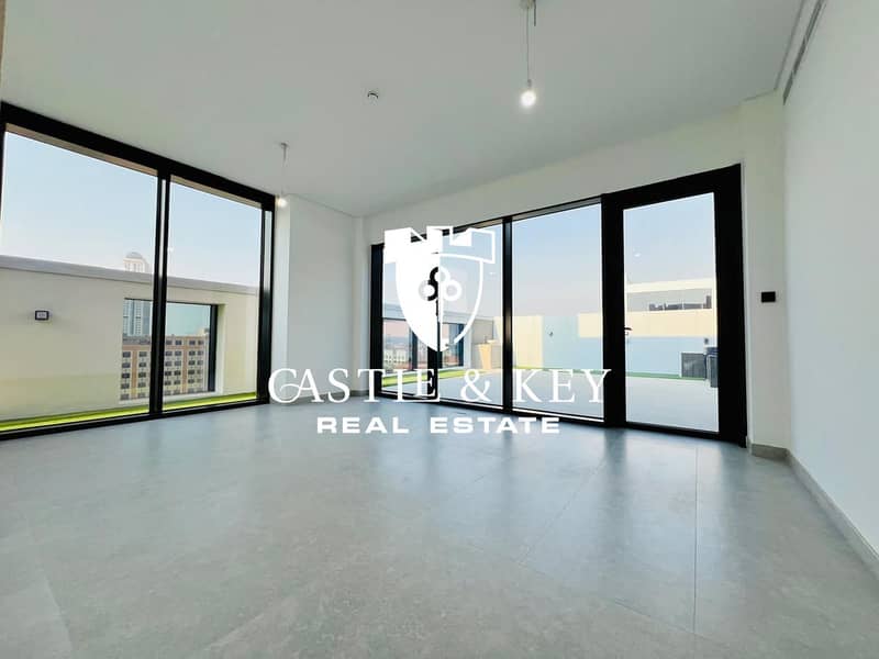2 Living Area 1. jpeg