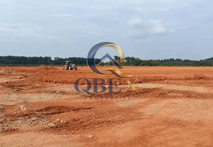 ارض صناعية للبيع في منطقة الإمارات الصناعية الحديثة، أم القيوين - Red Clay Construction Site and Distant Trees. png ارض صناعية للبيع في منطقة الإمارات الصناعية الحديثة، أم القيوين - Red Clay Construction Site and Distant Trees. png