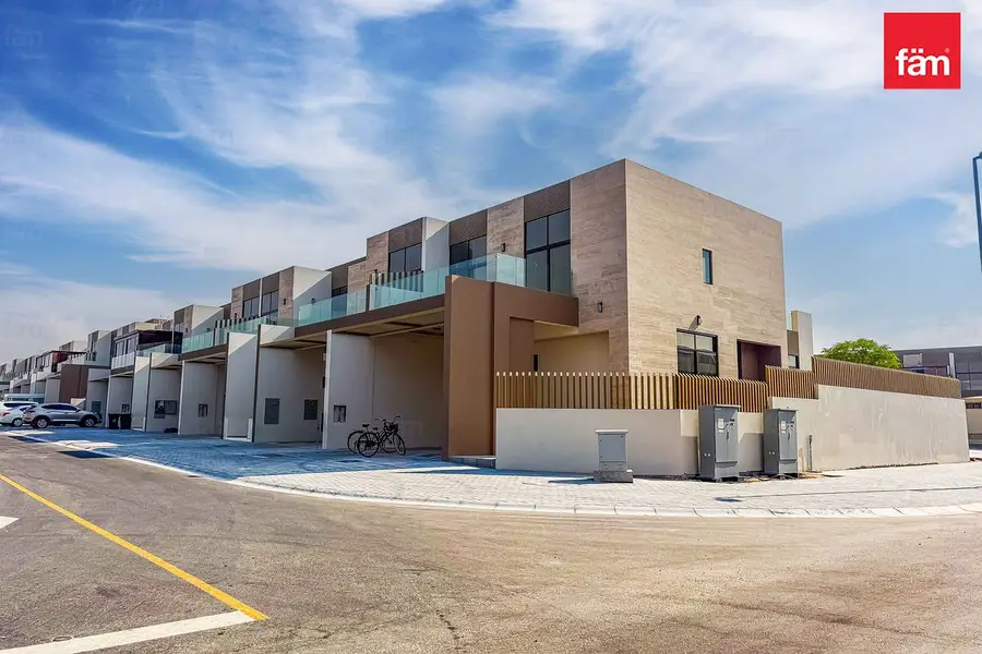 Single Row | Corner&End Unit | Facing Park