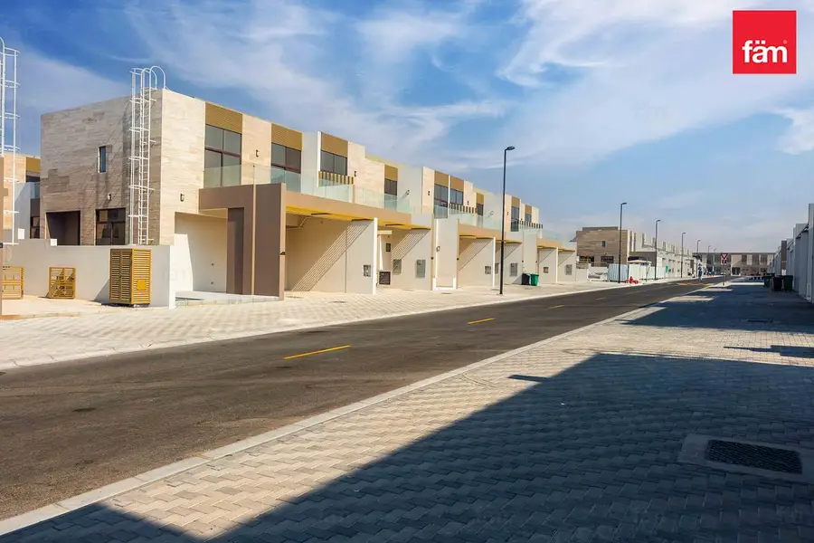 Single Row | Corner&End Unit | Facing Park